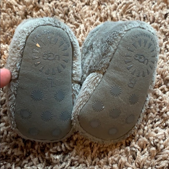 Baby UGG booties size 0/1 - Picture 2 of 2